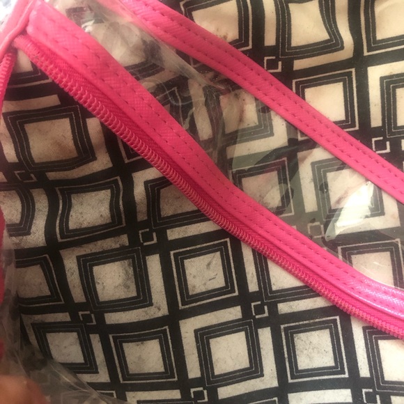 Pink makeup holder and carrier for traveling - Picture 4 of 6